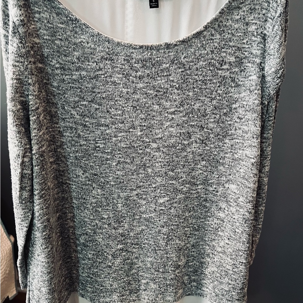 ‘The Limited’ Women's Gray and White Sweater Blouse